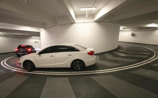 由最暈停車場引發的停車場地坪漆施工方法 由最暈停車場引發的停車場地坪漆施工方法