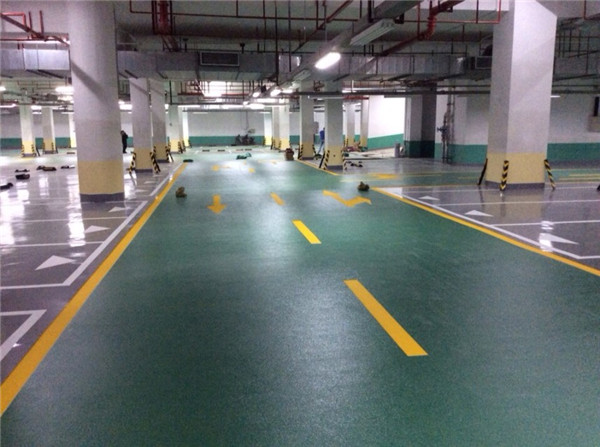 天冷了,也會干擾到停車場環氧地坪施工的進程 天冷了,也會干擾到停車場環氧地坪施工的進程