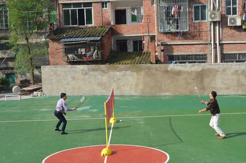 馬路打羽毛球心真大!中山地坪漆廠家有話說(shuō) 馬路打羽毛球心真大!中山地坪漆廠家有話說(shuō)