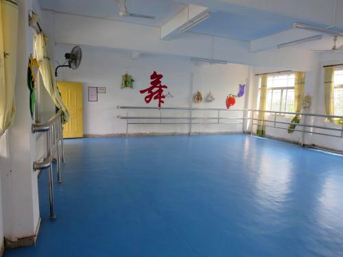 通過防滑地坪漆施工出安全高效的練舞地面 通過防滑地坪漆施工出安全高效的練舞地面