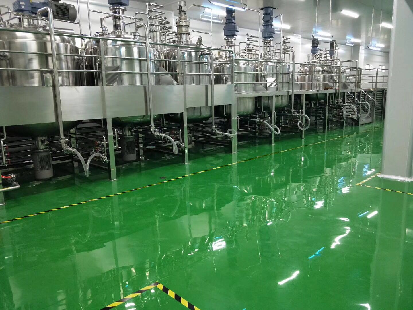 環(huán)氧自流平地坪涂裝,光亮如鏡 環(huán)氧自流平地坪涂裝,光亮如鏡