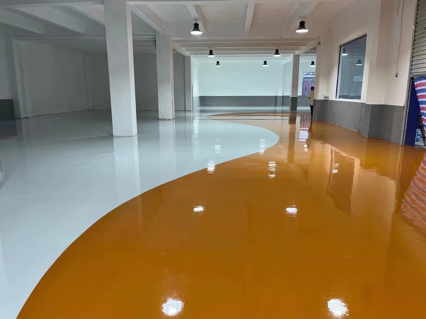 簡述佛山環氧彩砂自流平地坪漆的特點 簡述佛山環氧彩砂自流平地坪漆的特點